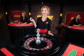 Tampilan meja blackjack langsung di indosat toto dengan chat dealer